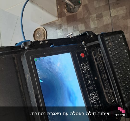 מכשיר איתור נזילות עם מסך ותצוגה